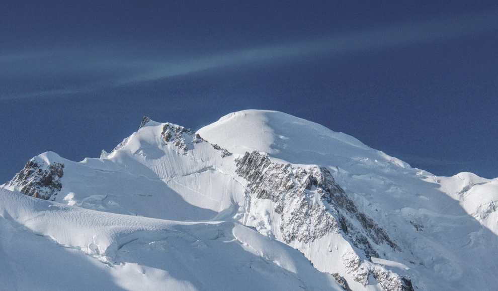 montagnes Montagne enneigée